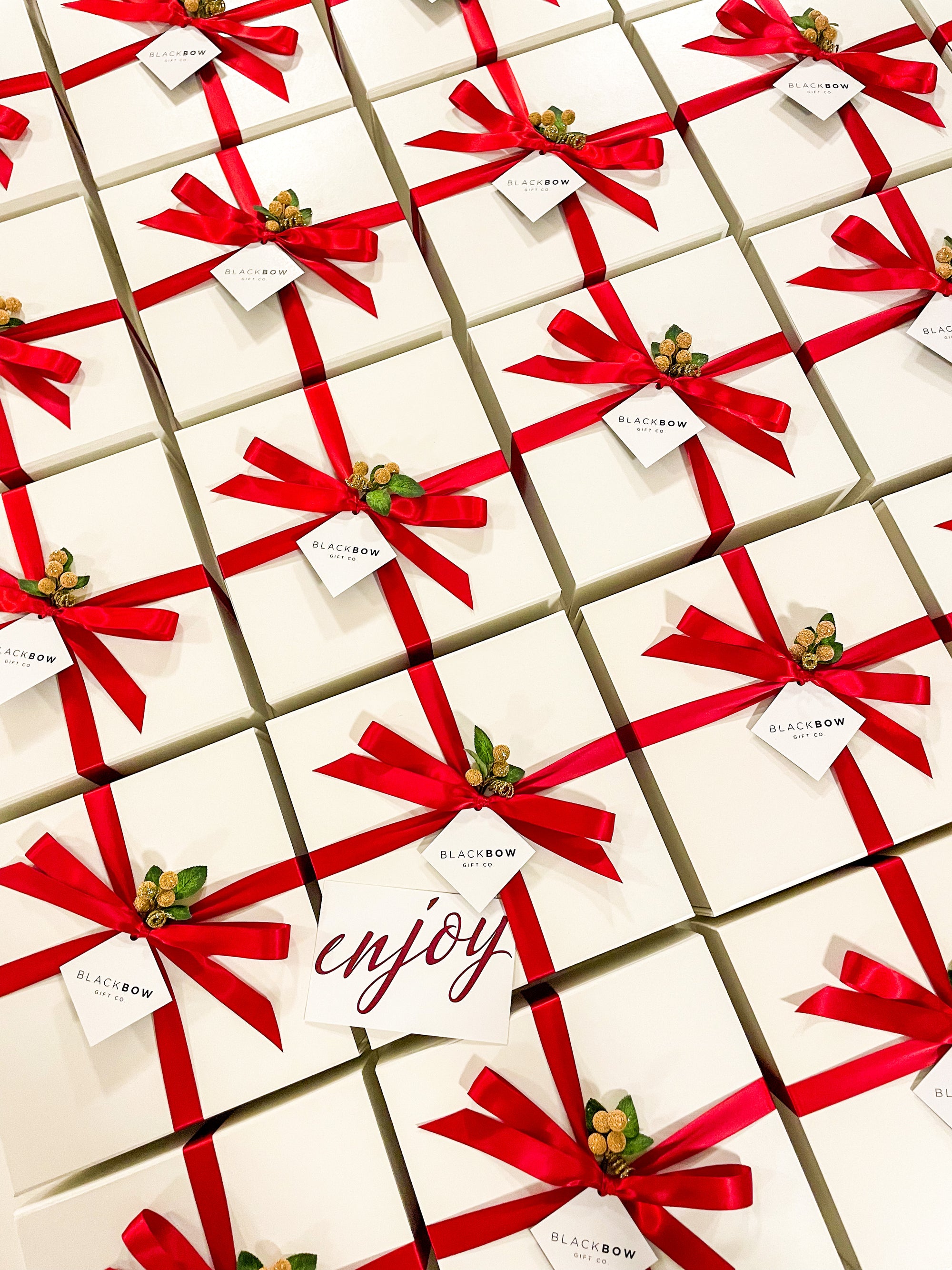 Outsourcing Holiday Gifts: Elevate Your Corporate Gifting Game