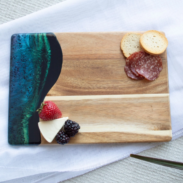 Acacia Board With Ocean Waves Art- Northern Lights