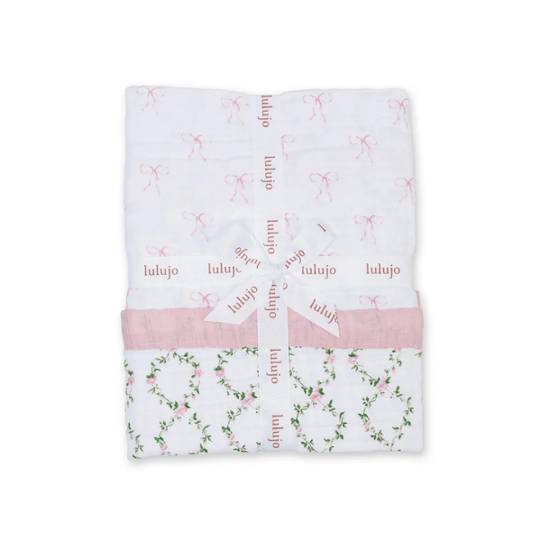 Bows & Rose Trellis Classic Muslin Quilt