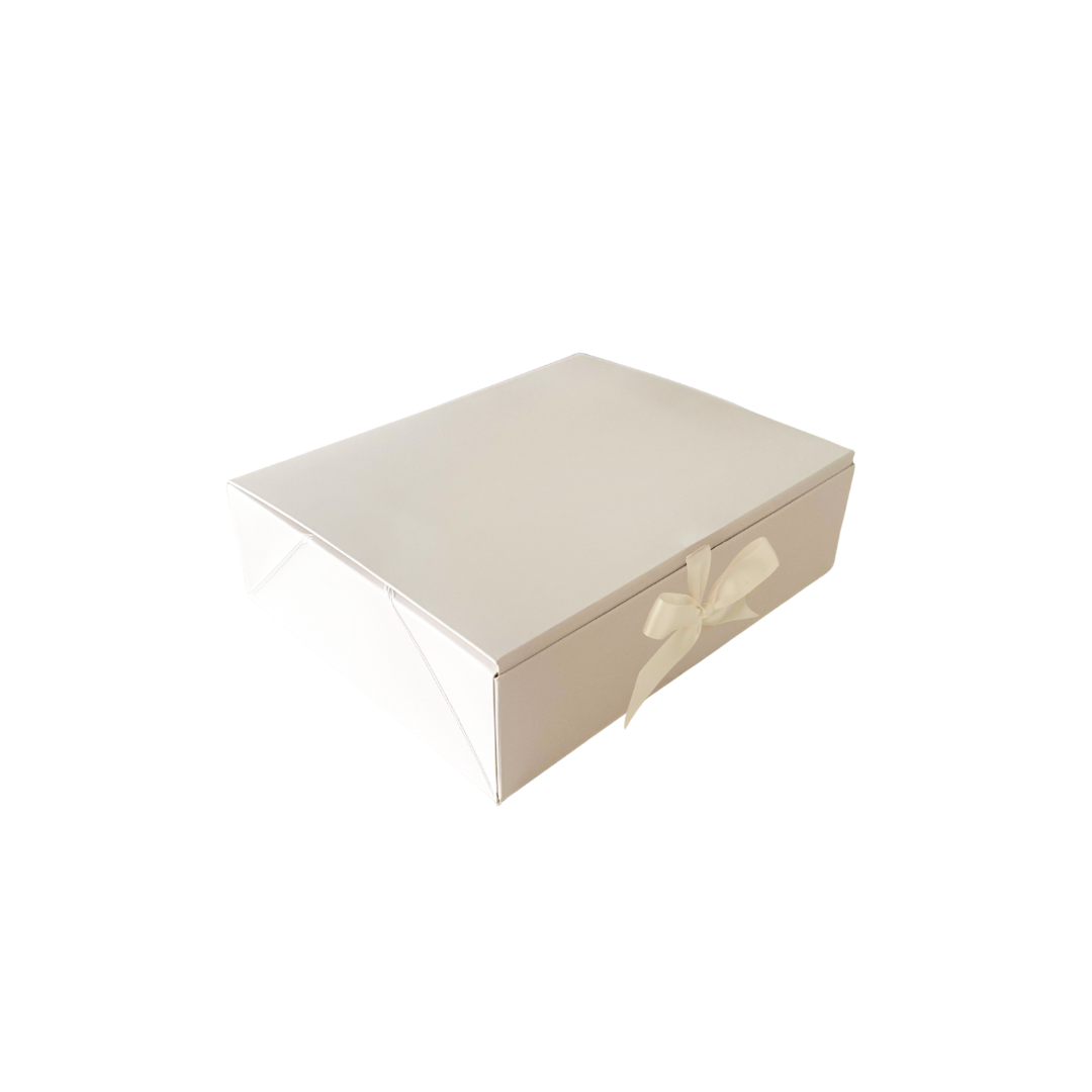 Medium White Signature Gift Box