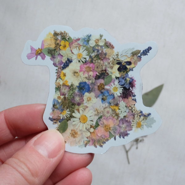 New Brunswick Map Design Pressed Flower Art Magnet