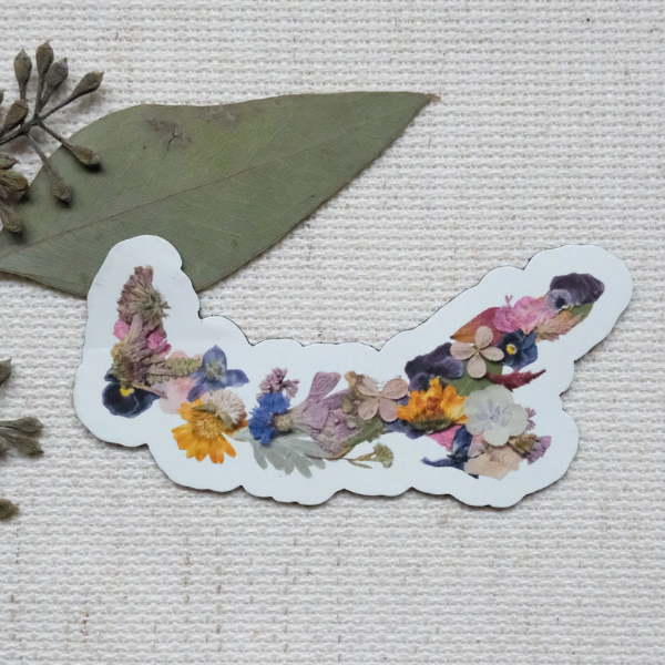 Prince Edward Island Map Design Pressed Flower Art Magnet